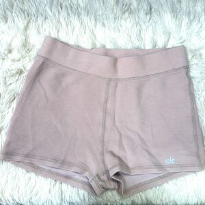 Alo light pink micro waffle pleasant boy short